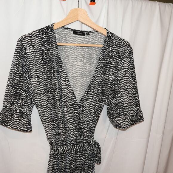 NWOT Apt 9 Dress Cross over Knee Length Short Sleeves Cuffed Black White - Picture 11 of 12